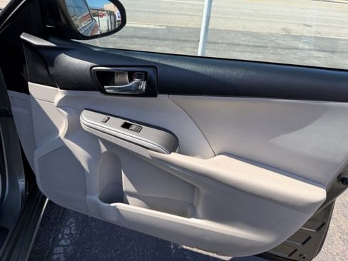 Used 2012 Toyota Camry XLE w/ Leather Pkg FWD image 25