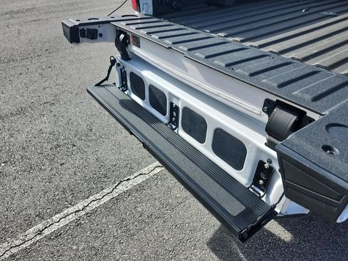 Used 2024 GMC Sierra 2500 SLT w/ SLT Convenience Package image 14