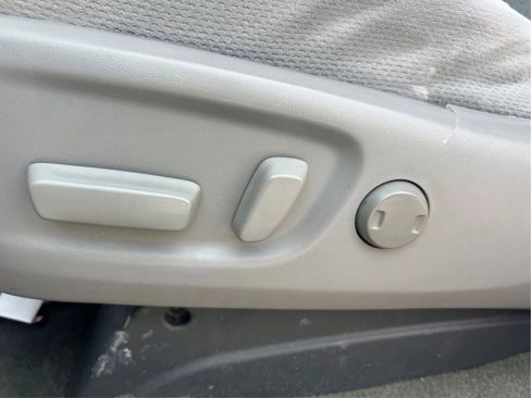 Used 2015 Toyota Sienna LE image 33