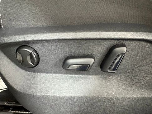 Used 2024 Volkswagen Atlas Cross Sport SE image 11