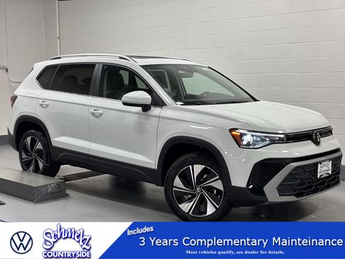 New 2025 Volkswagen Taos SE image 1