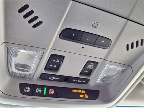 Used 2024 GMC Terrain SLT w/ Infotainment Package II image 19