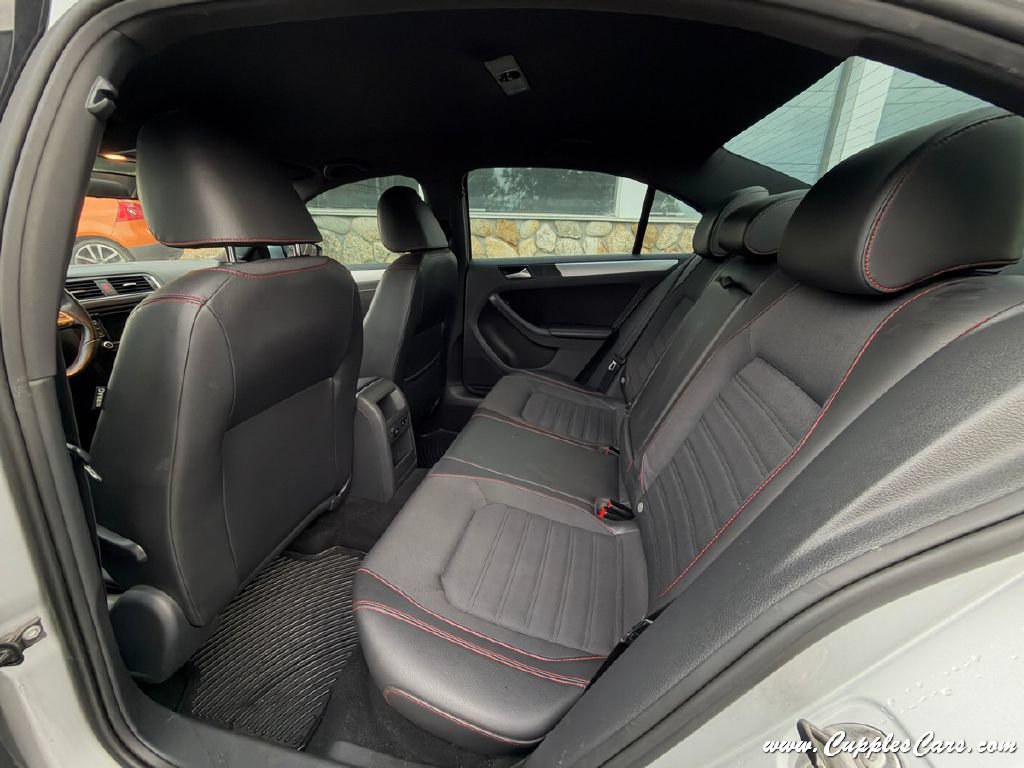 Used 2014 Volkswagen Jetta GLI FWD image 20