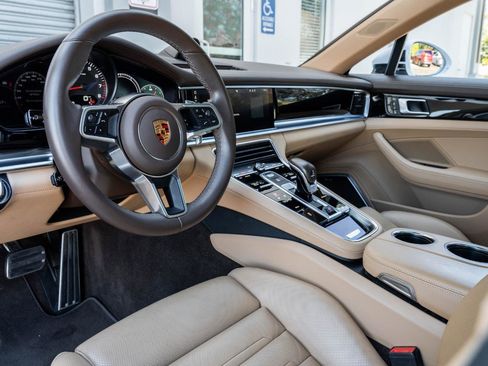Used 2018 Porsche Panamera 4S image 12