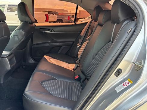 Used 2018 Toyota Camry SE FWD image 6