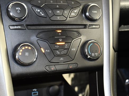 Used 2017 Ford Fusion SE w/ Equipment Group 201A FWD image 29