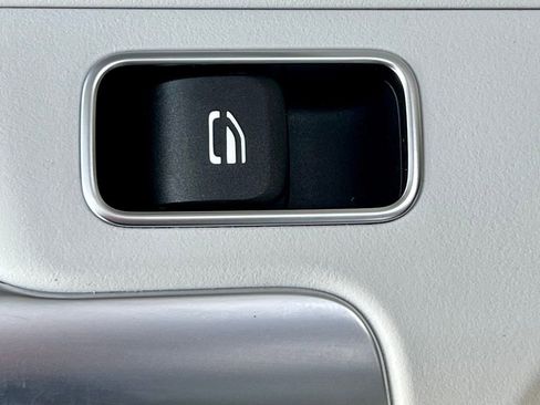 Certified 2023 Mercedes-Benz GLA 250 4MATIC image 33