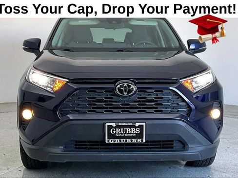 Used 2019 Toyota RAV4 XLE w/ Convenience Package FWD image 3