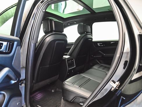 Used 2020 Porsche Cayenne E-Hybrid AWD/4WD image 18