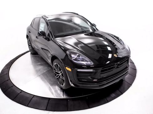 Certified 2026 Porsche Macan AWD/4WD image 22
