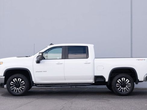 Used 2021 Chevrolet Silverado 2500 LT w/ Snow Plow Prep/Camper Package AWD/4WD image 21