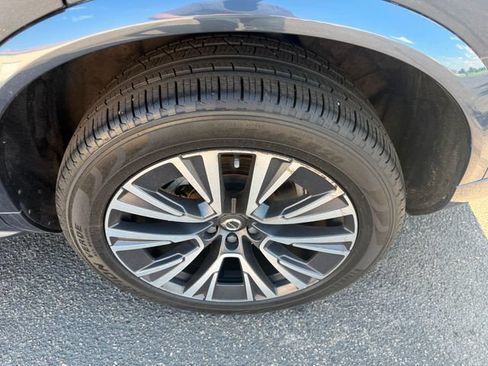 Used 2022 Volvo XC90 T6 Momentum w/ Climate Package AWD/4WD image 16