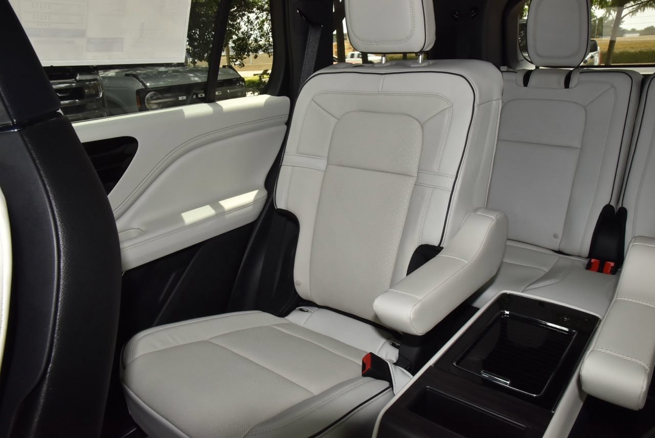New 2026 Lincoln Aviator Black Label w/ Jet Appearance Package AWD/4WD image 21