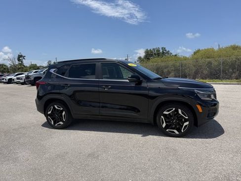 Used 2024 Kia Seltos SX w/ SX Sunroof Package AWD/4WD image 2