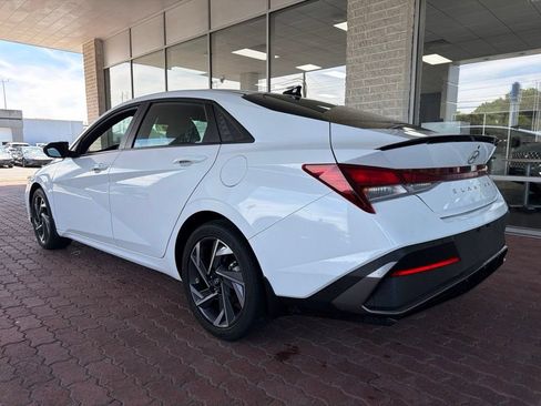 Used 2025 Hyundai Elantra Sport FWD image 9