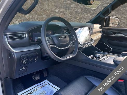 Used 2024 Jeep Wagoneer Series III AWD/4WD image 11