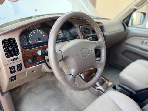 Used 2001 Toyota 4Runner Limited image 12