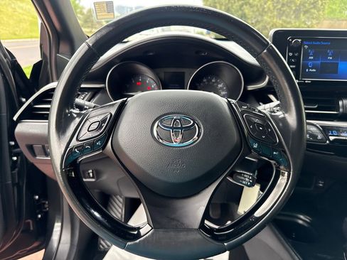 Used 2018 Toyota C-HR XLE FWD image 15
