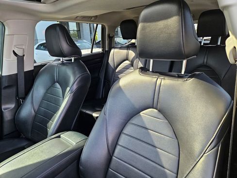 Used 2020 Toyota Highlander XLE AWD/4WD image 19