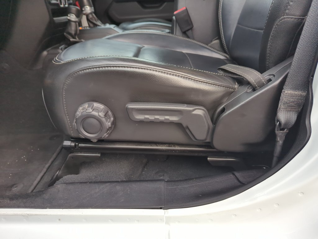 Used 2022 Jeep Wrangler Unlimited Sahara AWD/4WD image 12