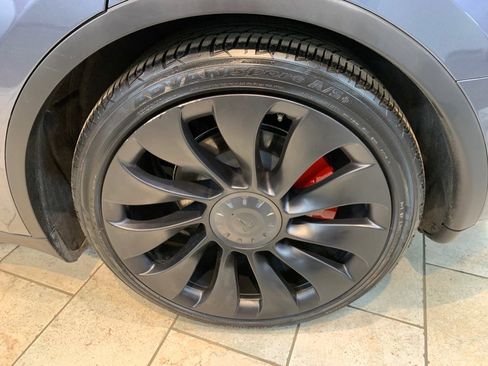 Used 2022 Tesla Model Y Performance AWD/4WD image 12