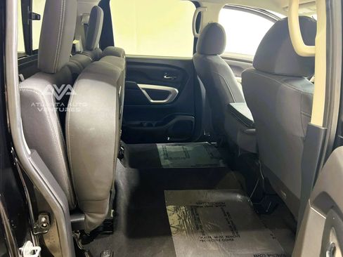 Used 2022 Nissan Titan SV image 22