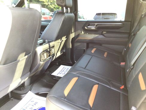 Used 2025 GMC Sierra 2500 AT4 w/ AT4 Premium Plus Package AWD/4WD image 17