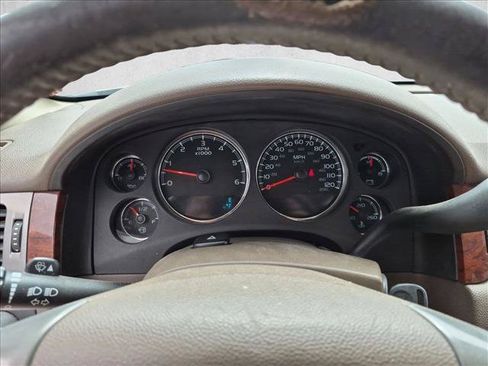 Used 2011 GMC Sierra 1500 SLT w/ SLT Convenience Package AWD/4WD image 9