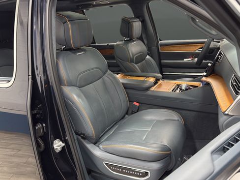 Used 2022 Jeep Grand Wagoneer Series II w/ Premium Group II AWD/4WD image 24
