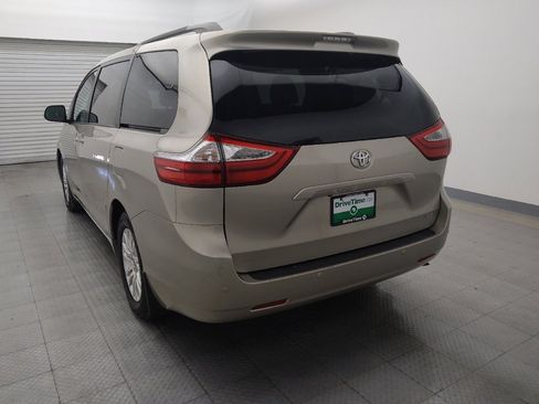 Used 2017 Toyota Sienna XLE image 6