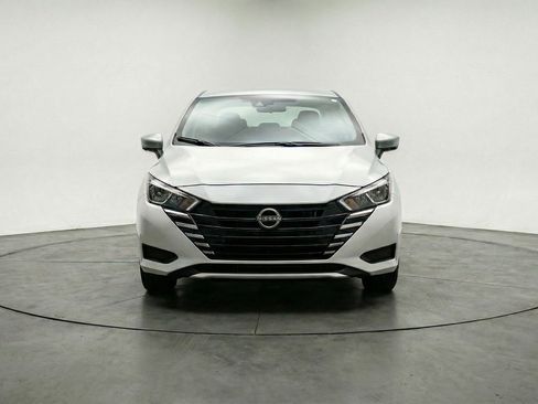 Used 2025 Nissan Versa SV image 2