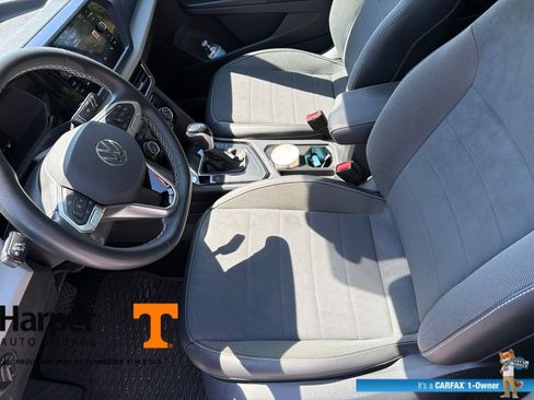 Used 2023 Volkswagen Taos SE w/ Panoramic Sunroof Package FWD image 13