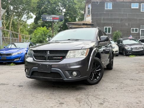 Used 2019 Dodge Journey SE w/ Connectivity Group FWD image 4