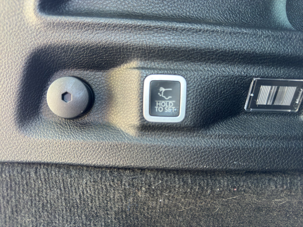 Used 2023 Jeep Grand Cherokee L Overland AWD/4WD image 8