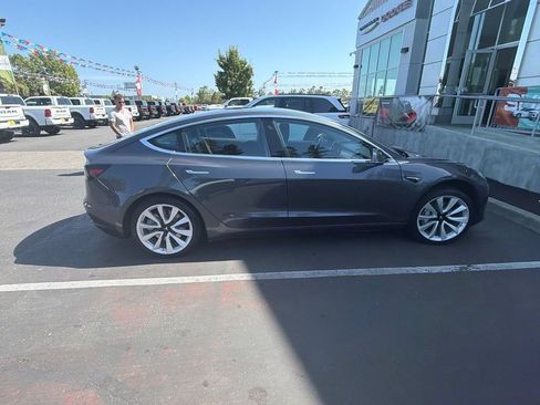 Used 2018 Tesla Model 3 Long Range RWD image 3