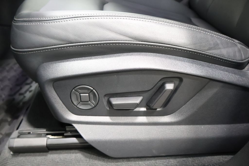 Used 2025 Audi Q7 3.0T Premium w/ Convenience Package AWD/4WD image 14