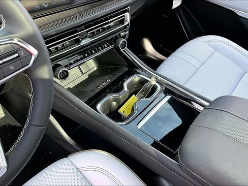 New 2026 Chevrolet Traverse High Country w/ LPO, Floor Liner Package image 8