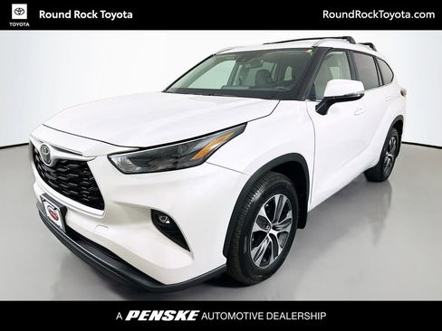 Used 2026 Toyota Highlander XLE image 1