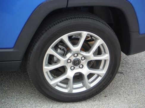 Used 2025 Jeep Compass Limited AWD/4WD image 3