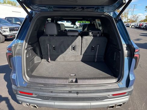 Used 2025 Chevrolet Traverse Z71 image 5