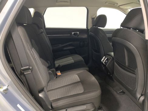Used 2023 Kia Sorento LX image 19