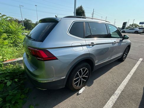 Used 2021 Volkswagen Tiguan SE FWD image 2