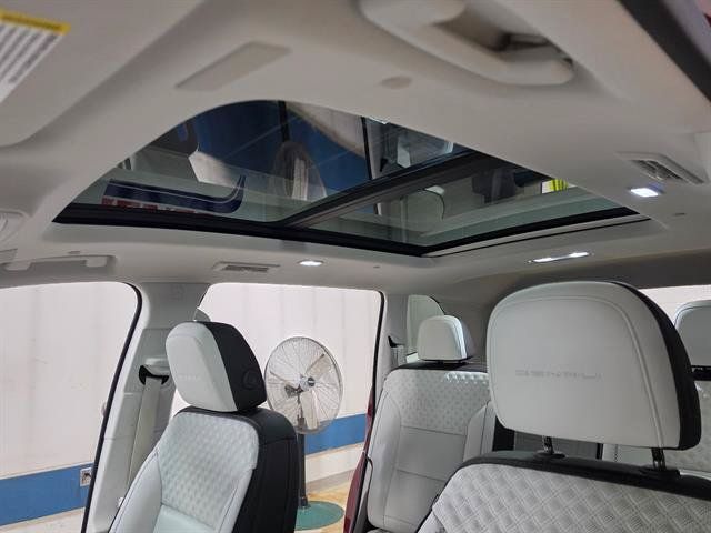 Certified 2025 GMC Acadia Denali w/ Super Cruise Package AWD/4WD image 18