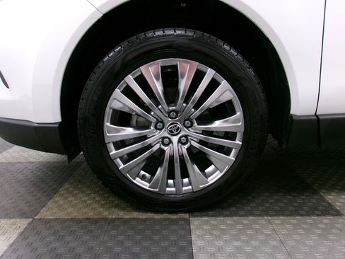 Used 2024 Toyota Venza Limited AWD/4WD image 16