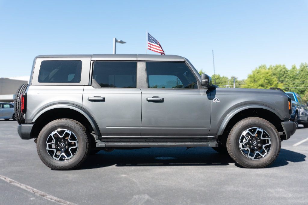 Used 2024 Ford Bronco Outer Banks AWD/4WD image 12