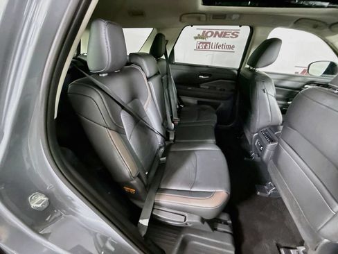 Used 2025 Nissan Pathfinder Platinum w/ Cargo Package AWD/4WD image 34