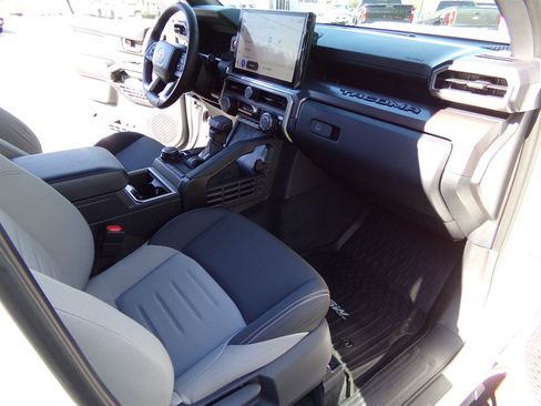 Used 2024 Toyota Tacoma TRD Sport AWD/4WD image 29