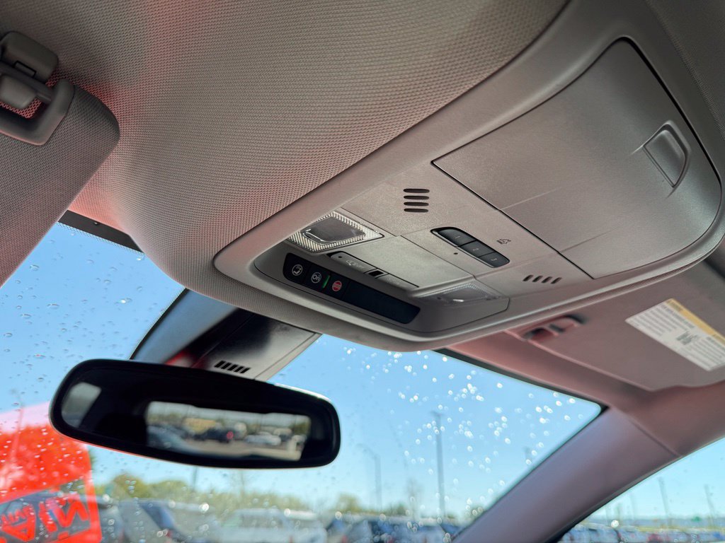 Used 2021 GMC Acadia SLT w/ Premium Package FWD image 16