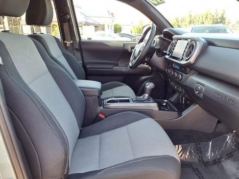 Used 2023 Toyota Tacoma TRD Off-Road w/ Advanced Technology Package AWD/4WD image 9
