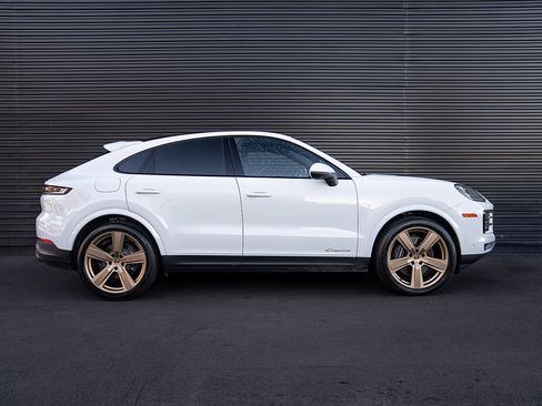 Certified 2025 Porsche Cayenne Coupe image 28